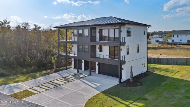 141 Dogwood Lane, Hampstead, NC 28443