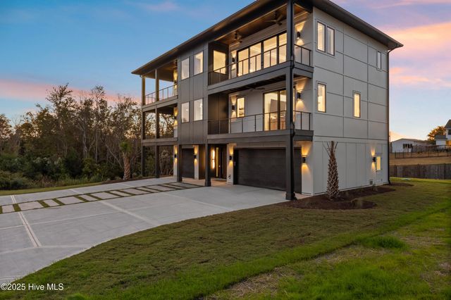 141 Dogwood Lane, Hampstead, NC 28443