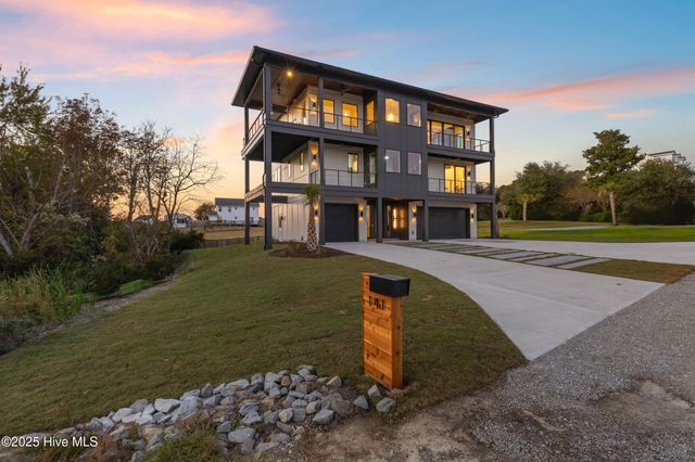 141 Dogwood Lane, Hampstead, NC 28443