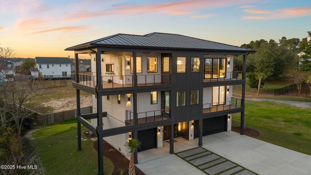 141 Dogwood Lane, Hampstead, NC 28443