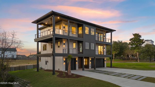 141 Dogwood Lane, Hampstead, NC 28443