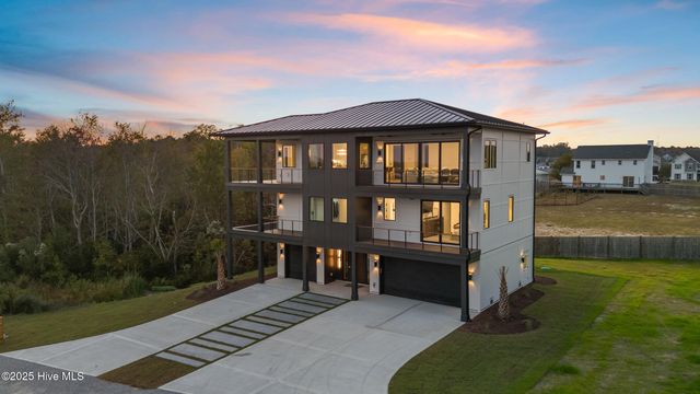 141 Dogwood Lane, Hampstead, NC 28443