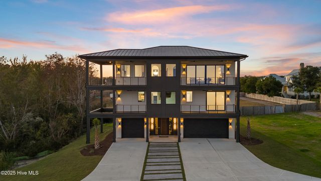 141 Dogwood Lane, Hampstead, NC 28443