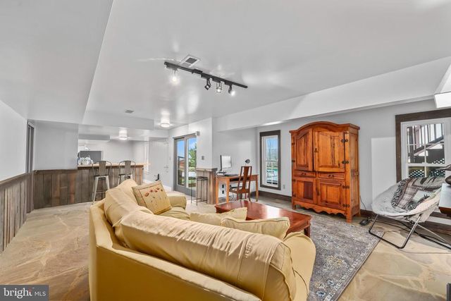 9393 BRIAR LN, Delaplane, VA 20144