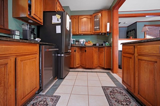 4 Birch Ln, Leicester, MA 01524