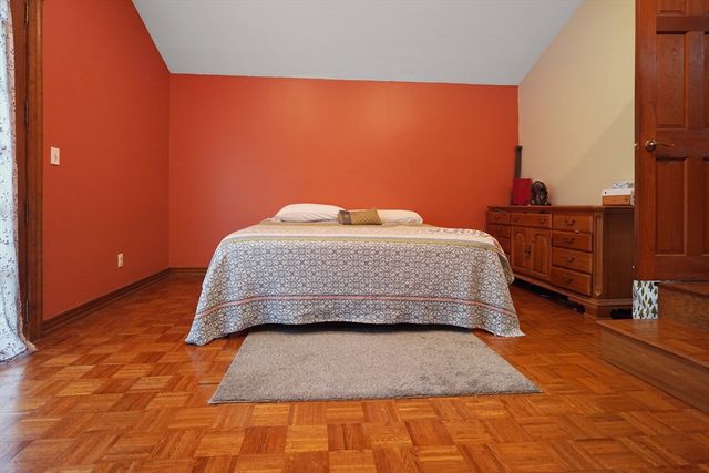 4 Birch Ln, Leicester, MA 01524