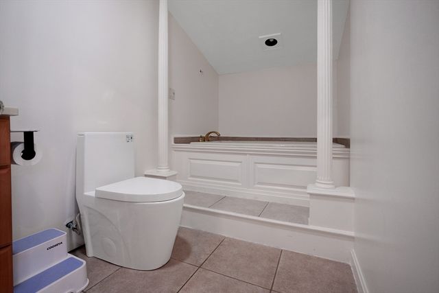 4 Birch Ln, Leicester, MA 01524