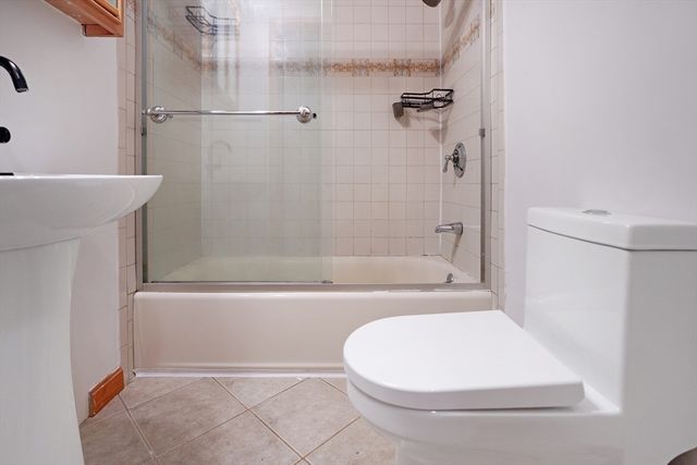 4 Birch Ln, Leicester, MA 01524