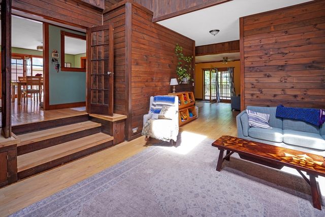 4 Birch Ln, Leicester, MA 01524