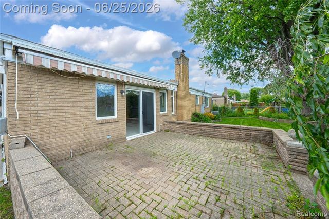 13818 Collins Drive, Warren, MI 48088