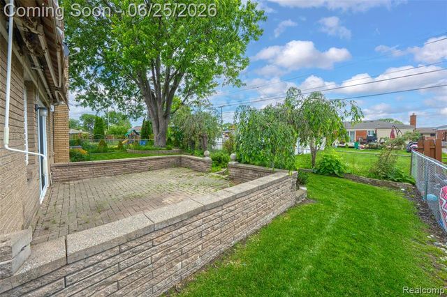 13818 Collins Drive, Warren, MI 48088