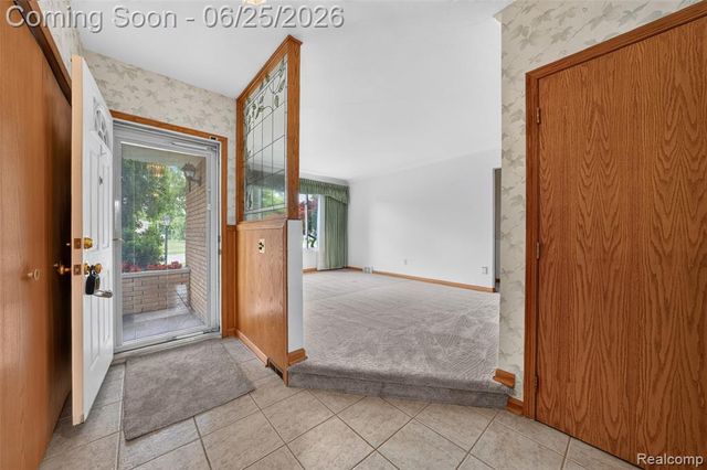 13818 Collins Drive, Warren, MI 48088