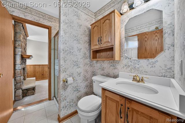 13818 Collins Drive, Warren, MI 48088