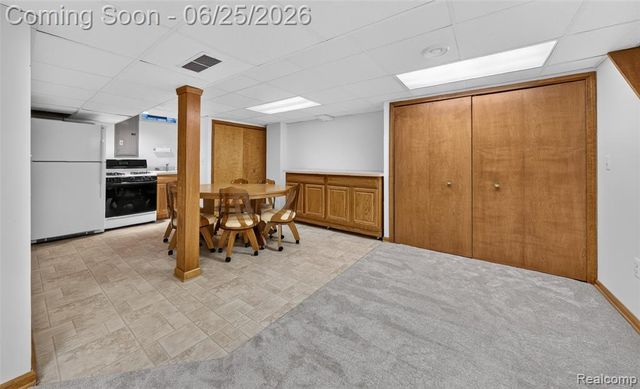 13818 Collins Drive, Warren, MI 48088