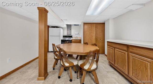 13818 Collins Drive, Warren, MI 48088
