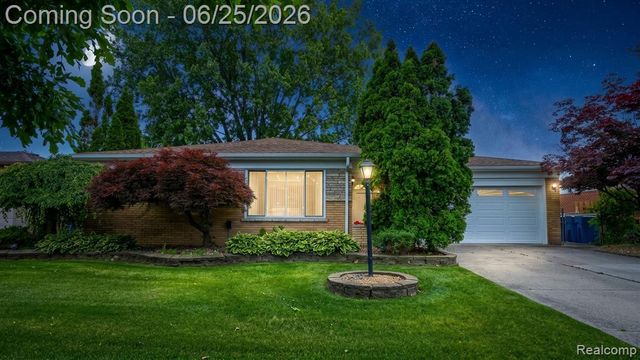 13818 Collins Drive, Warren, MI 48088