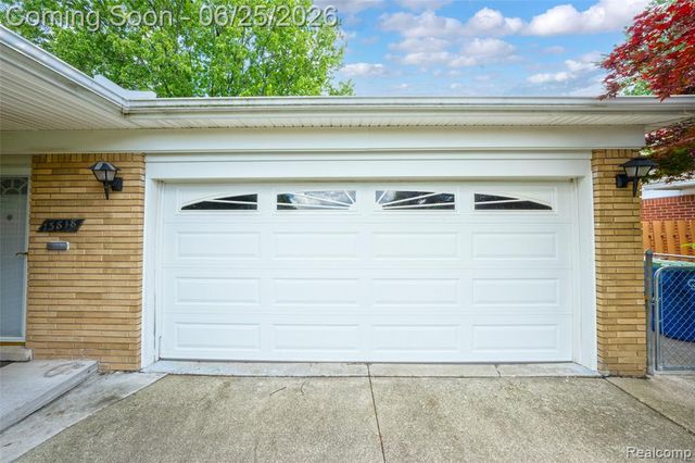 13818 Collins Drive, Warren, MI 48088