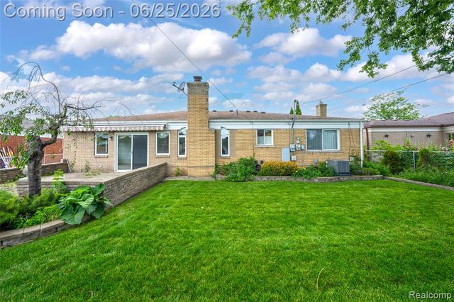 13818 Collins Drive, Warren, MI 48088