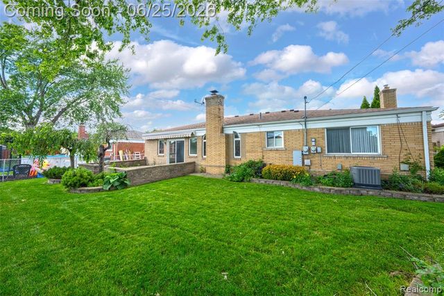 13818 Collins Drive, Warren, MI 48088