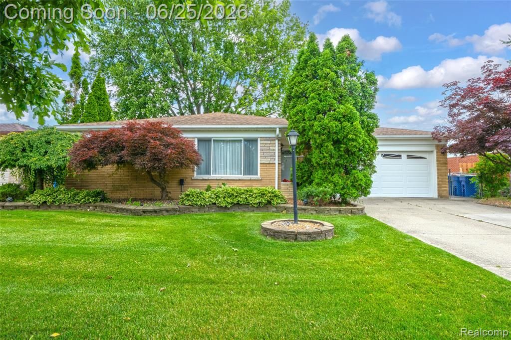 13818 Collins Drive, Warren, MI 48088