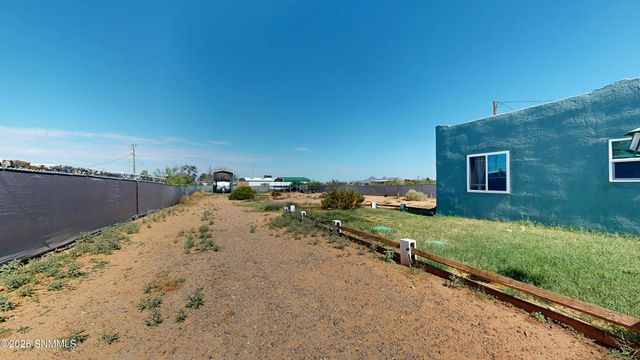 4623 Chamizal Road, Las Cruces, NM 88011