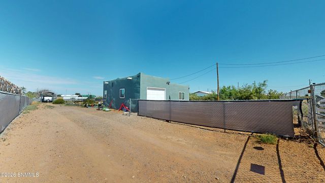 4623 Chamizal Road, Las Cruces, NM 88011