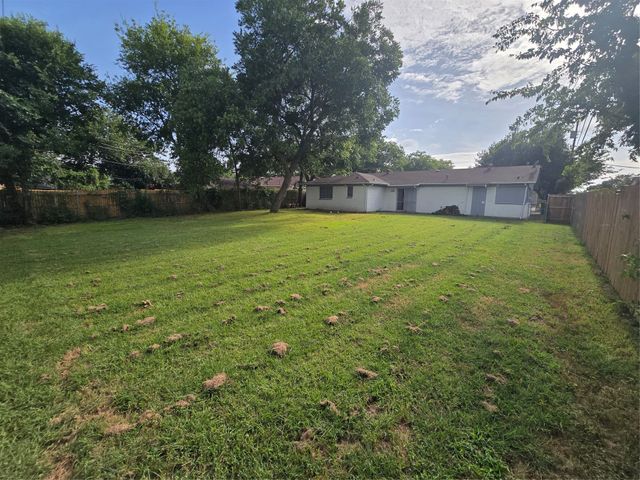 304 Salem Drive, Euless, TX 76039