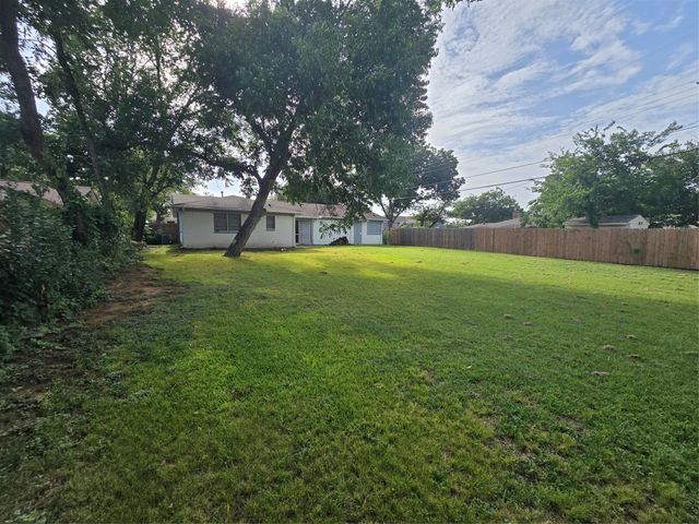 304 Salem Drive, Euless, TX 76039