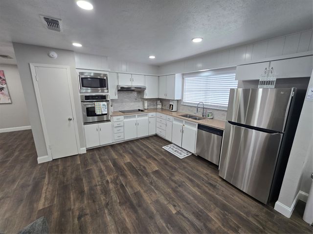 304 Salem Drive, Euless, TX 76039