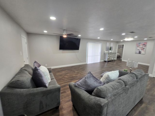 304 Salem Drive, Euless, TX 76039