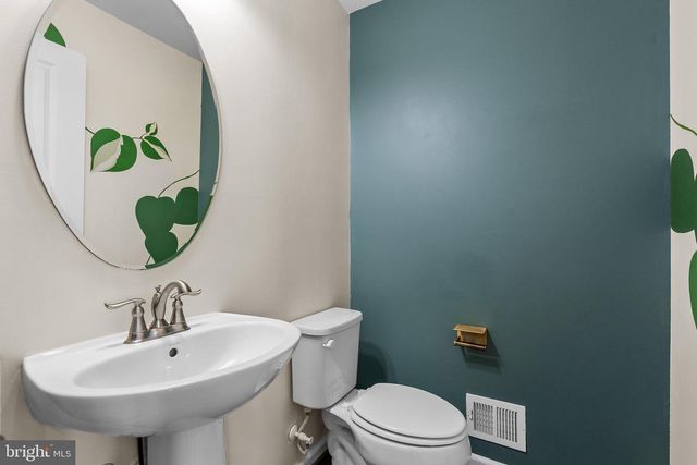 109 EMPEROR DR, Lake Frederick, VA 22630