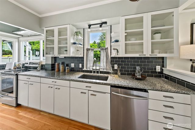 5761 35th Avenue NE, Seattle, WA 98105