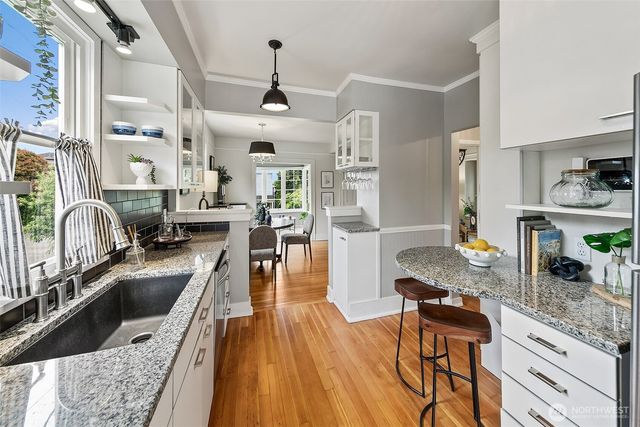 5761 35th Avenue NE, Seattle, WA 98105