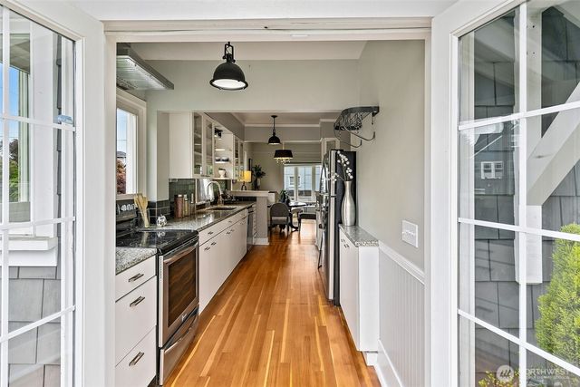 5761 35th Avenue NE, Seattle, WA 98105