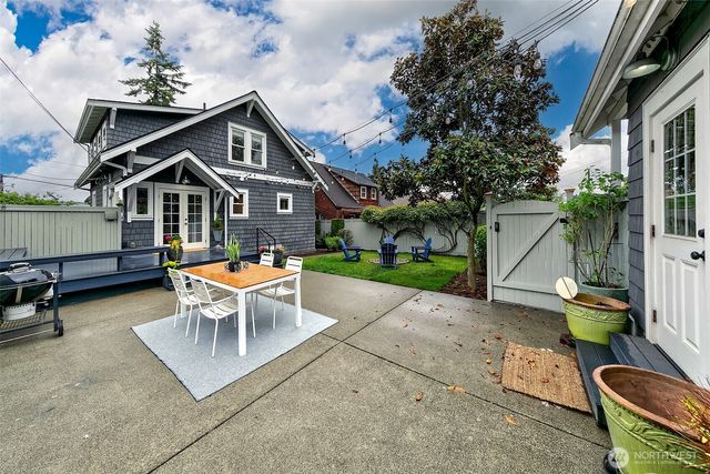 5761 35th Avenue NE, Seattle, WA 98105