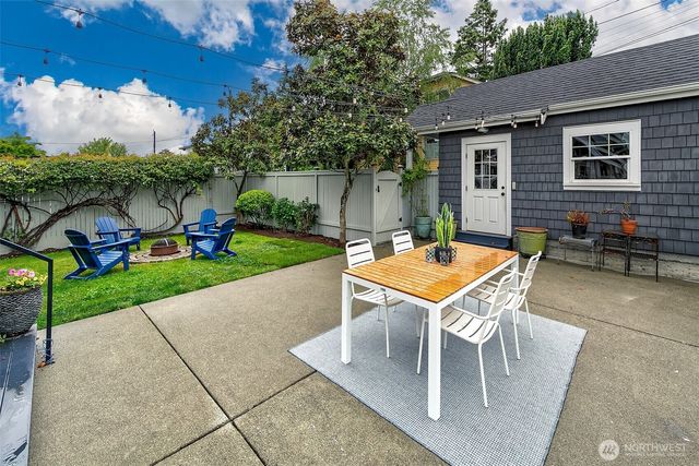 5761 35th Avenue NE, Seattle, WA 98105