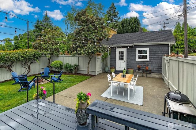 5761 35th Avenue NE, Seattle, WA 98105