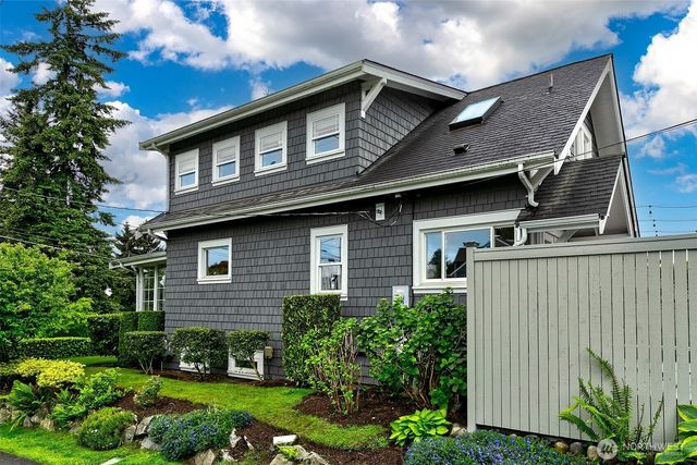 5761 35th Avenue NE, Seattle, WA 98105