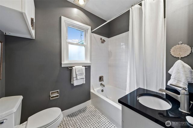 5761 35th Avenue NE, Seattle, WA 98105