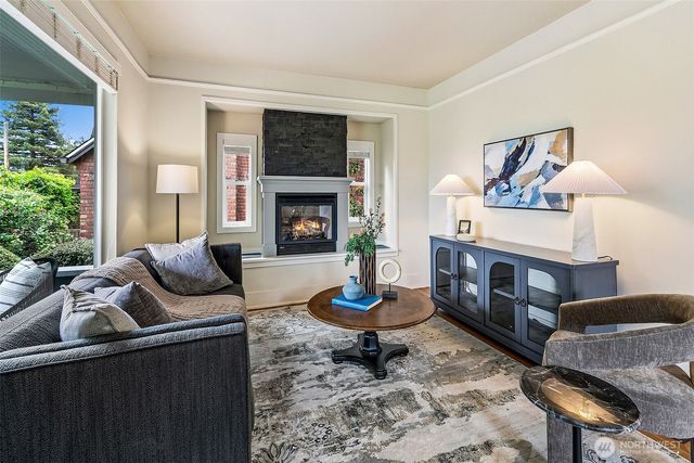 5761 35th Avenue NE, Seattle, WA 98105