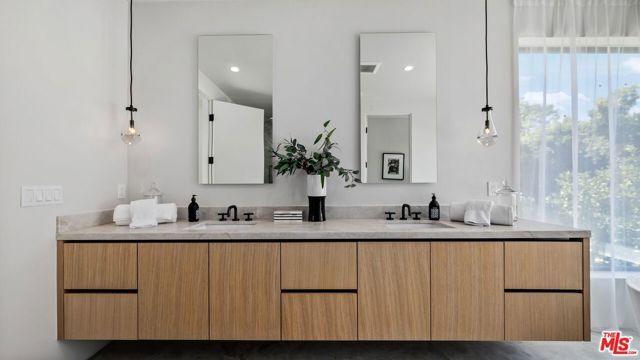 3153 Purdue Avenue, Los Angeles, CA 90066