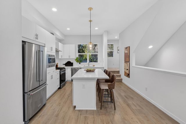 425 Outrigger Ln, West Sacramento, CA 95605