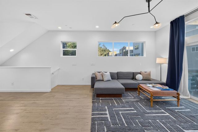 425 Outrigger Ln, West Sacramento, CA 95605