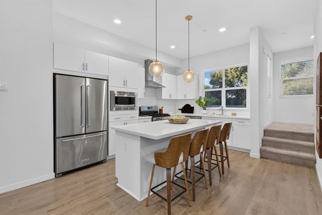 425 Outrigger Ln, West Sacramento, CA 95605