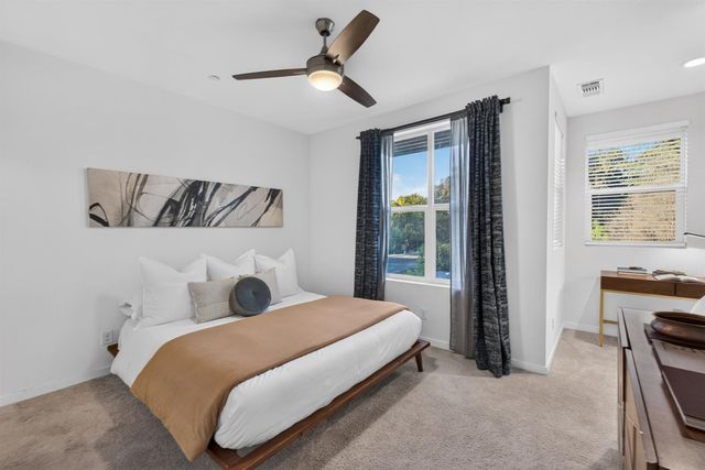 425 Outrigger Ln, West Sacramento, CA 95605