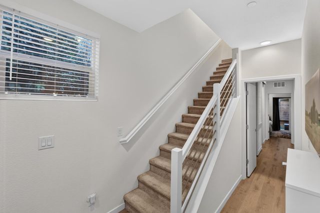 425 Outrigger Ln, West Sacramento, CA 95605