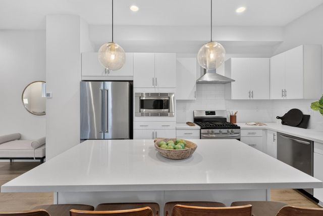 425 Outrigger Ln, West Sacramento, CA 95605