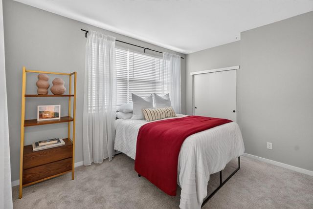 425 Outrigger Ln, West Sacramento, CA 95605