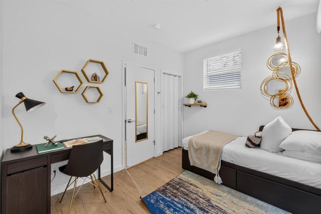 425 Outrigger Ln, West Sacramento, CA 95605