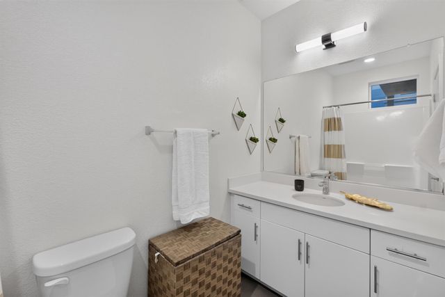 425 Outrigger Ln, West Sacramento, CA 95605